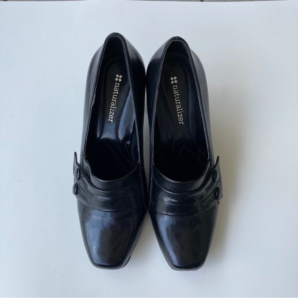 Naturalizer sz 6 leather upper heels